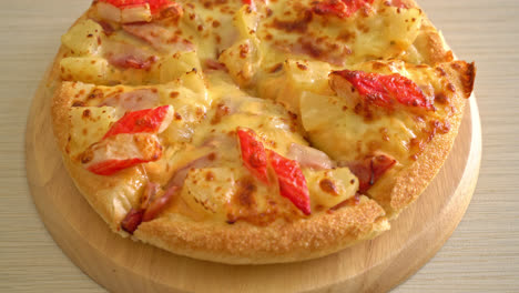 ham-and-crab-stick-pizza-or-Hawaiian-pizza