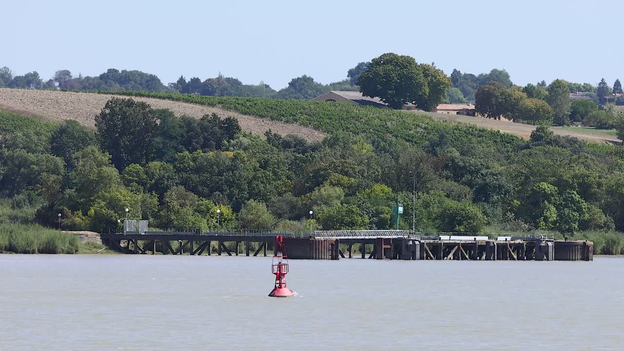 블레이 의 강 에서 떠다니는 은 보이