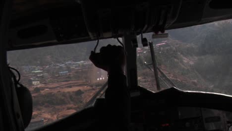 Aterrizando-En-El-Aeropuerto-De-Lukla