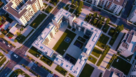 vista aérea de un complejo de apartamentos modernos