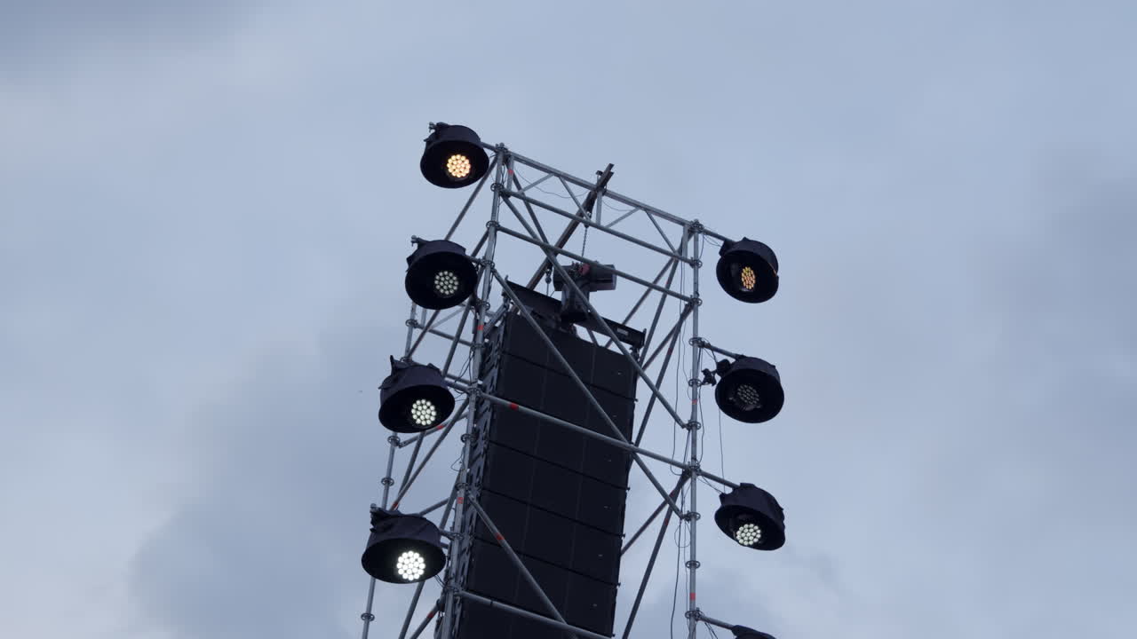 무대 조명 및 사운드 시스템 설정