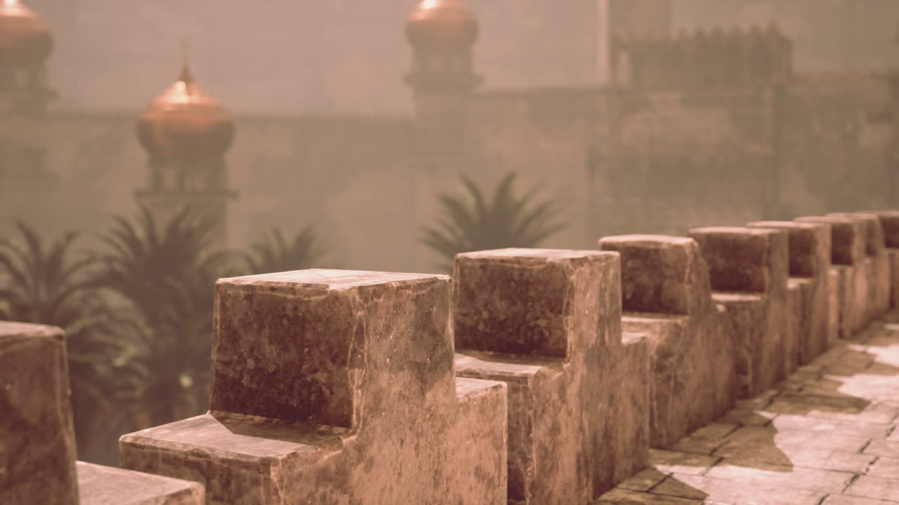 배경에 환상적인 도시가 있는 고대 석벽