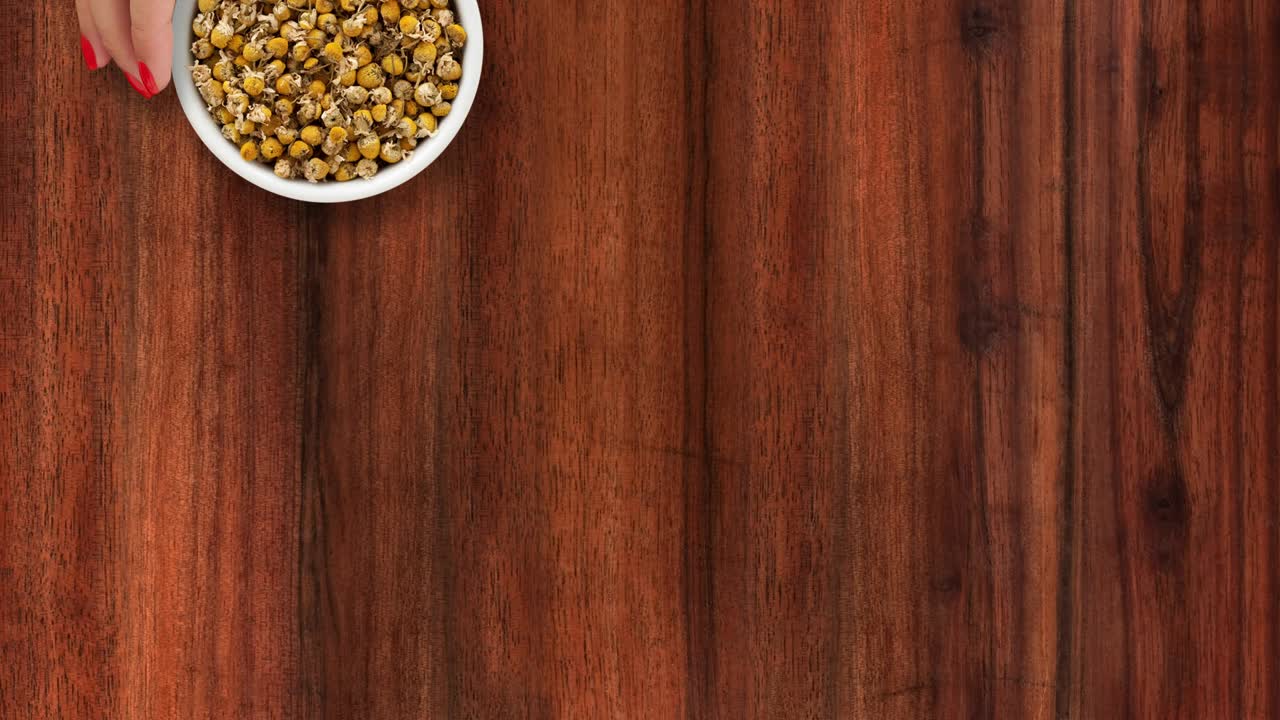 カモミールティー を 提供 し て いる