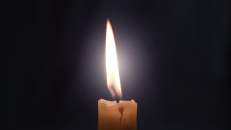 Simple-candle-flame-flickering-on-dark-background