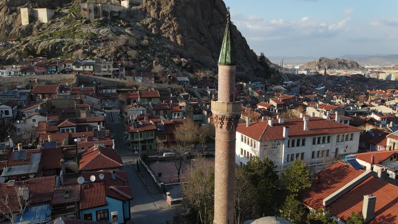 minarete de la mezquita islámica drone aéreo
