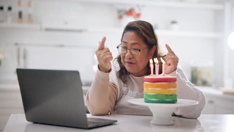 Laptop,-Videollamada-Y-Mujer-Soplando-Velas