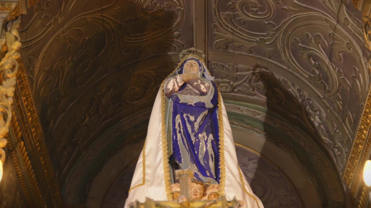 Immagine della Madonna Addolorata in una cappella del Portogallo centrale