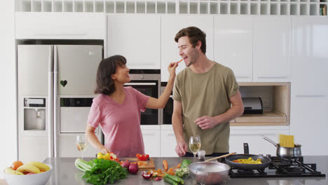 Video-De-Una-Feliz-Pareja-Diversa-Preparando-Comida-Juntos