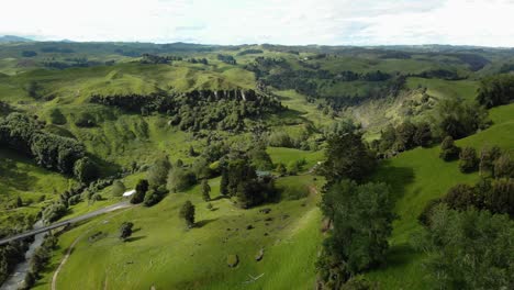 new-zeland-aerial-landscape-big-river-green-valley-hills-and-rock-formation,-wild-nature-paradise-fresh-air-cloudy-sky