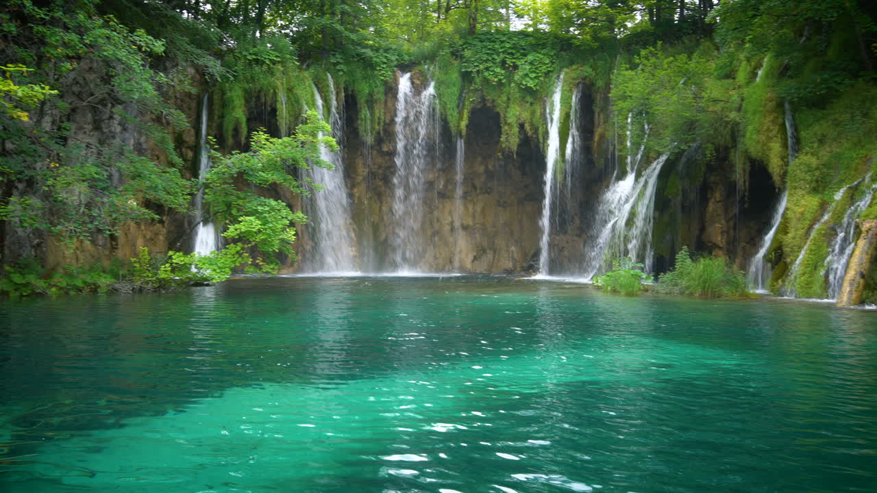 크로아티아의 플리트비체 호수에 있는 폭포