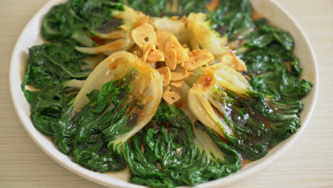 baby-Chinese-cabbage-with-oyster-sauce-and-garlic---Asian-food-style