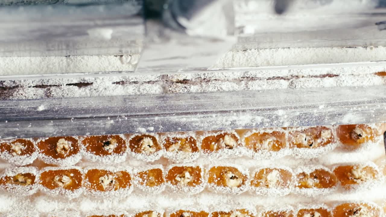 공장에서 터키 기쁨 만드는 과정