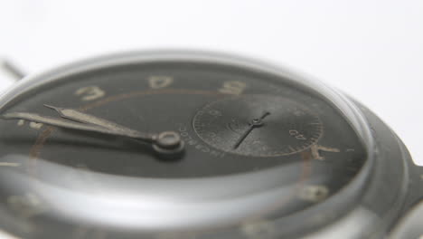 packshot de reloj de pulsera vintage para hombre con clase