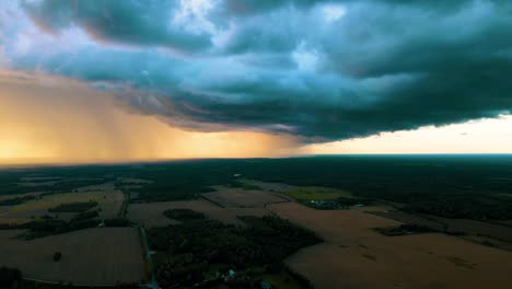 Gewitterwolken-über-Den-Bäumen