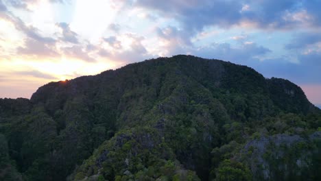 selva bosque primitivo colina montaña puesta de sol tailandia