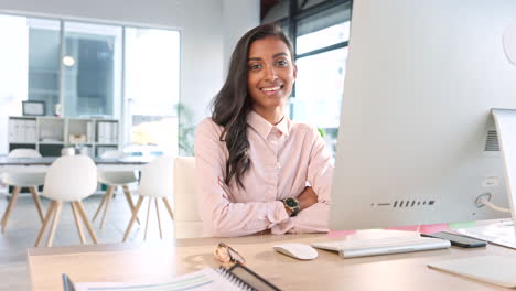 Mujer-De-Negocios-Segura,-Orgullosa-Y-Feliz