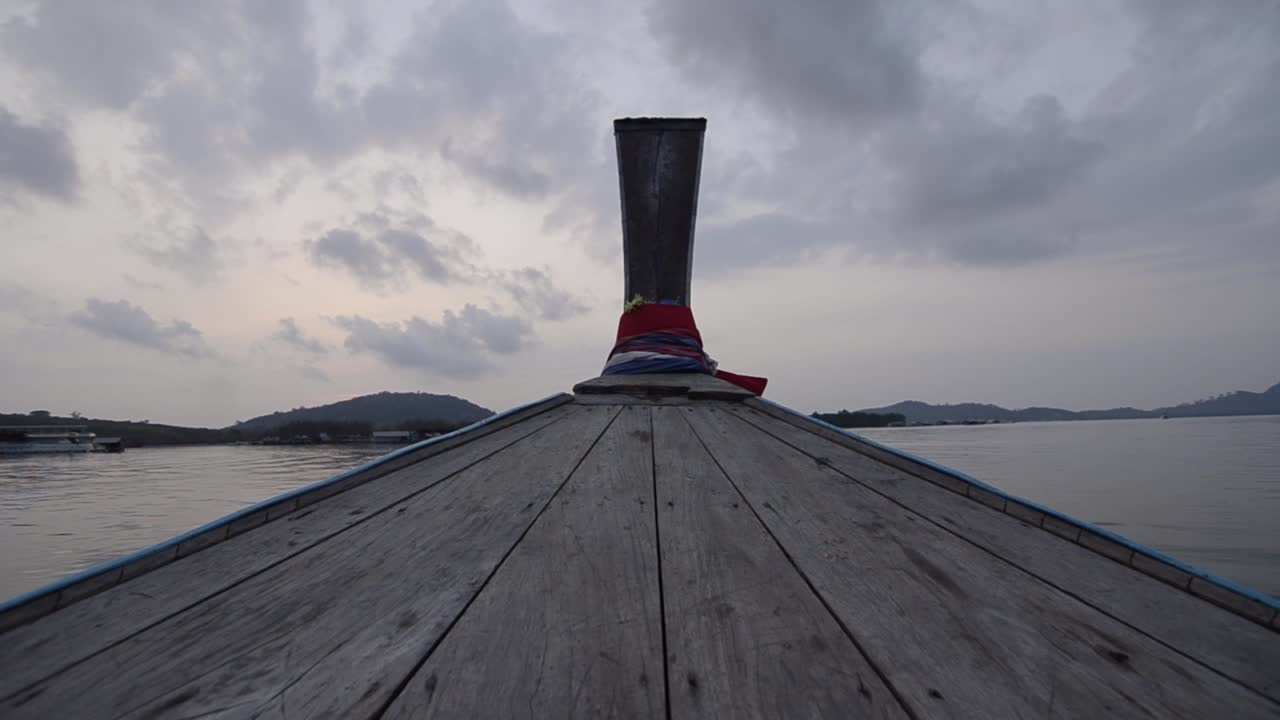 Landscape of the head front of local boat while sailing in sea ocean in early morning time