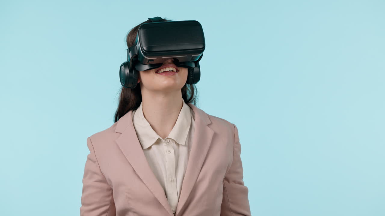 Smile, virtual reality and business woman