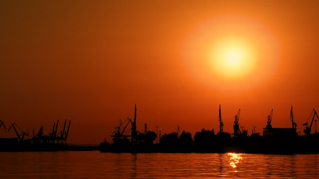 천천히 태양에서 멀어지고