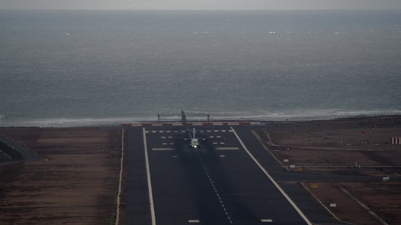 비행기가 이륙하기 위해 갔습니다.