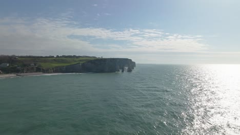 Langer-Anflug-über-Die-Klippen-Von-Etretat