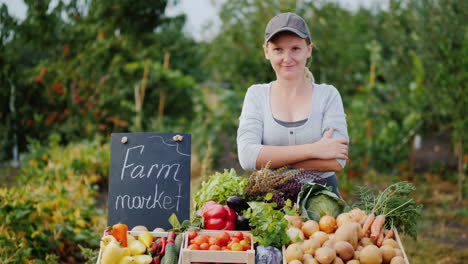 Porträt-Einer-Bäuerin,-Die-Gemüse-Auf-Einem-Bauernmarkt-Verkauft
