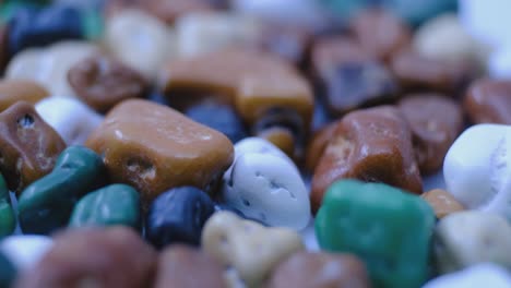 piedras de chocolate, caramelos de decoración, piedras de caramelo de chocolate
