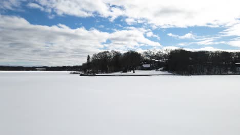 Turning-at-high-speed-over-the-icy-waters-of-Mona-Lake