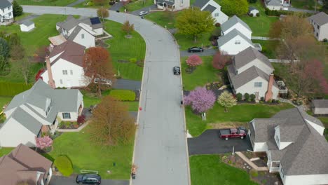 american traditional homes in neighborhood