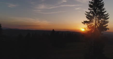 Atardecer-En-Las-Montañas-Vista-Aérea-4