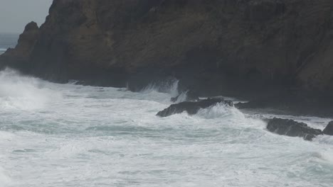 Waves-breaking-on-rocky-cliff,-Porto-Dos-Frades,-Portugal