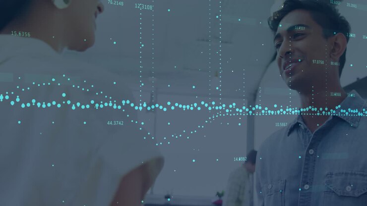 Statistisk databehandling mot ulike kontorkolleger som diskuterer på kontoret