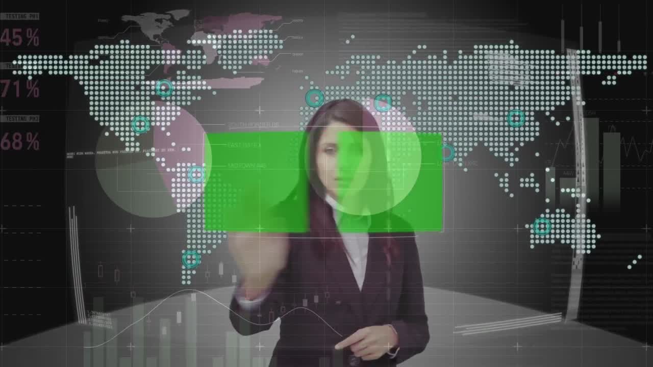 animación de una mujer de negocios utilizando una interfaz de pantalla táctil con pantallas verdes, mapa y procesamiento de datos