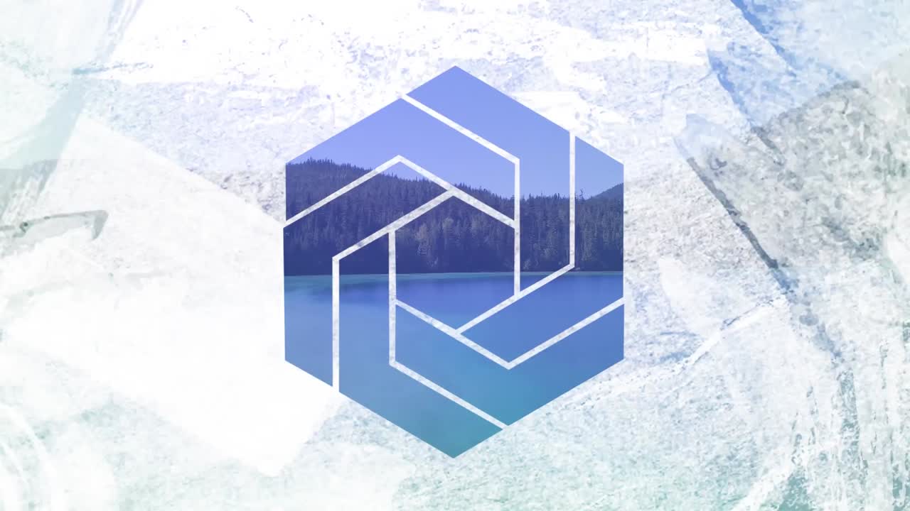 анимация леса и озера через шестиугольник на переднем плане