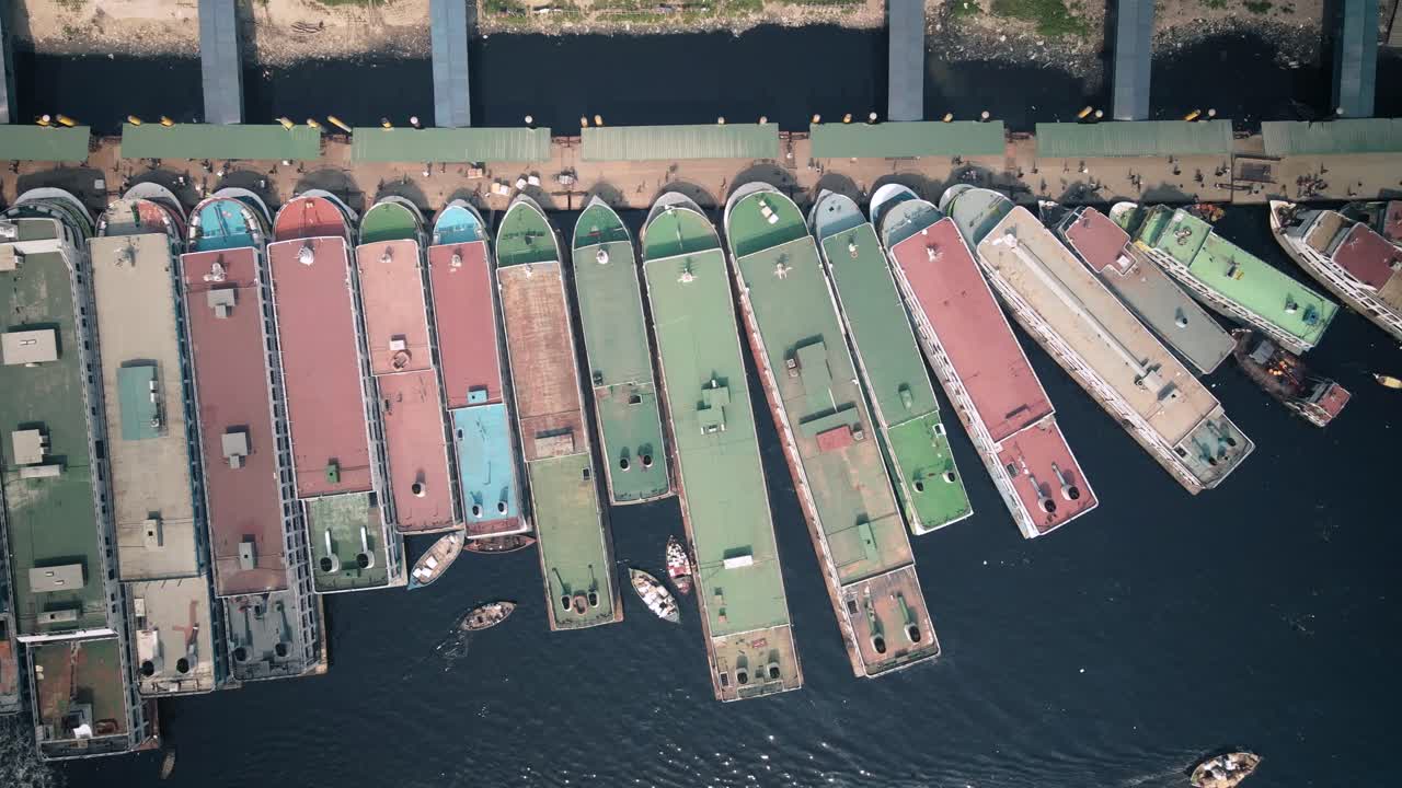 발사 터미널의 4k 드론 샷