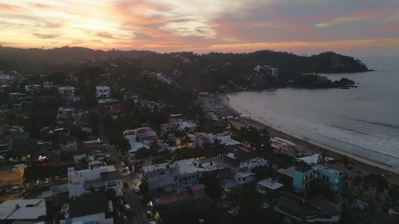 paisaje panorámico de sayulita, una pequeña ciudad en méxico a lo largo del océano pacífico.