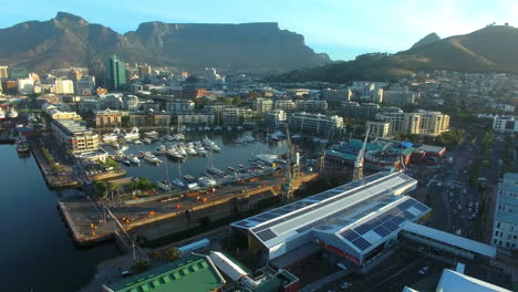 Blick-Auf-Den-Tafelberg-Vom-Wasser-Aus