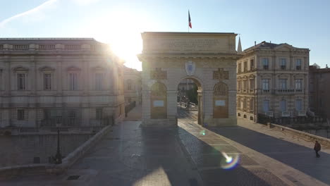 Montpellier-Ecusson-right-to-left-aerial-travelling,-ray-of-sunlight-on-the-Arc