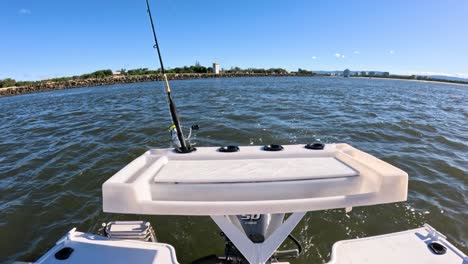 fischerstab auf einem boot in der goldküste
