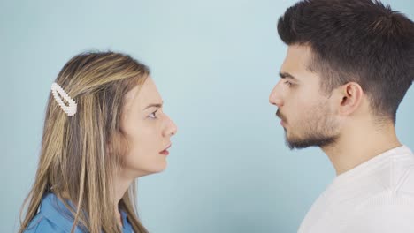 Pareja-Casada-Peleando,-Discutiendo-Y-No-Llevándose-Bien.-Incompatibilidad-Grave.