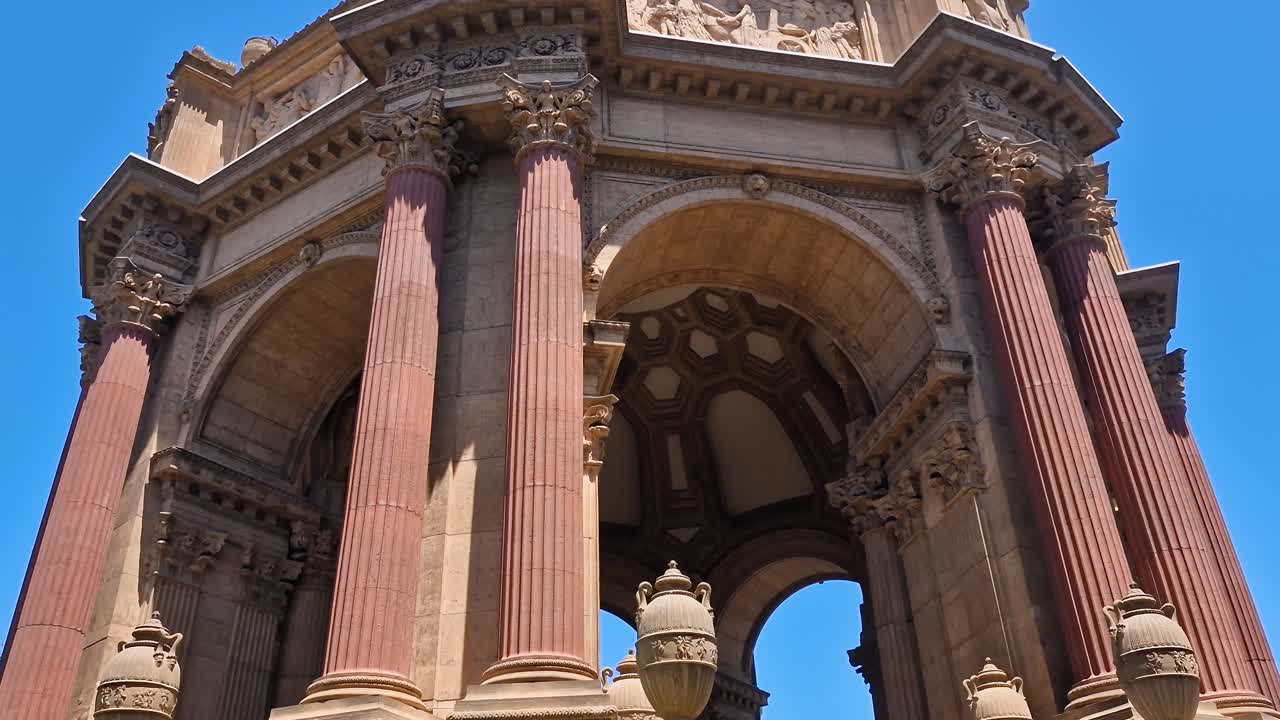 Palace pf Fine Arts. San Francisco USA, Central Rotunda of Iconic Landmark
