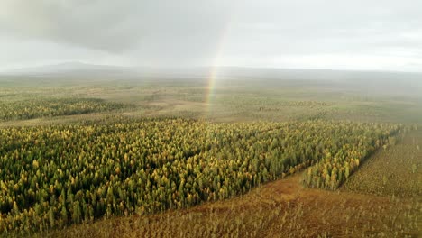persiguiendo arcoíris dobles en la laponia finlandesa
