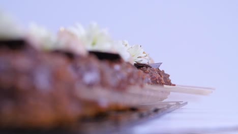 golosinas de chocolate cubiertas de flores