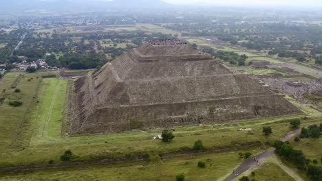 antenne: teotihuacan, mexico, piramides