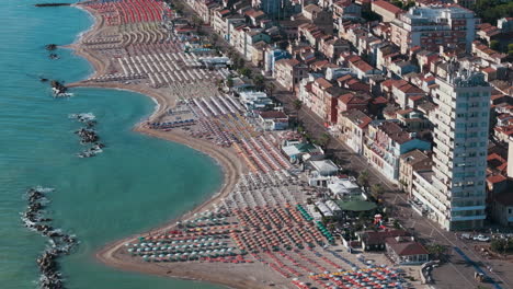 el dron captura la belleza de la costa de porto recanati