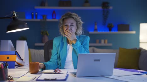 home office worker woman has tooth sensitivity.