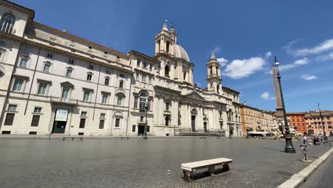 an empty piazza navona in rome during the quarantine