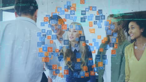 animación del globo de conexiones sobre personas de negocios felices