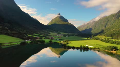 Imágenes-Aéreas-Hermosa-Naturaleza-Noruega