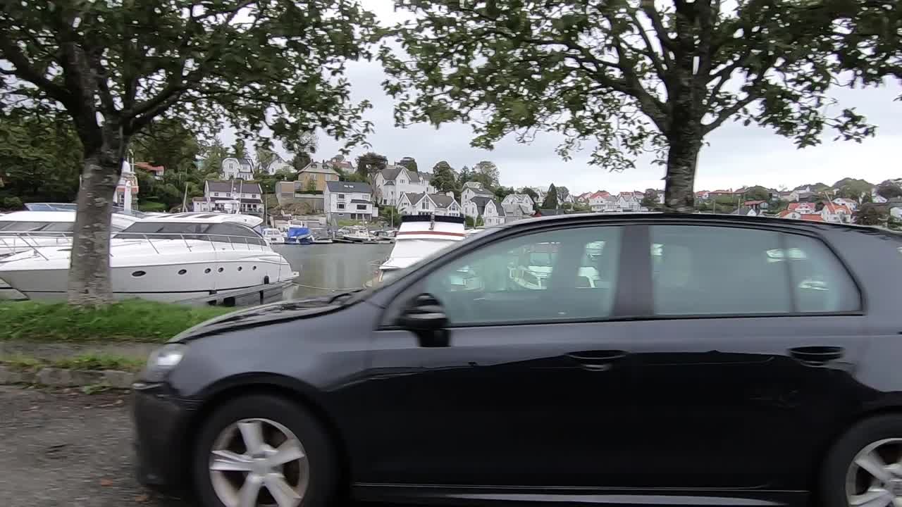 гавань для маленьких лодок осенним днем